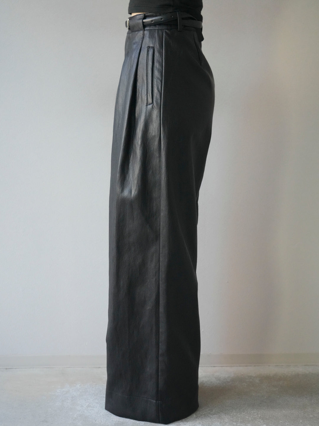 [予約]レザーワイドパンツ/black