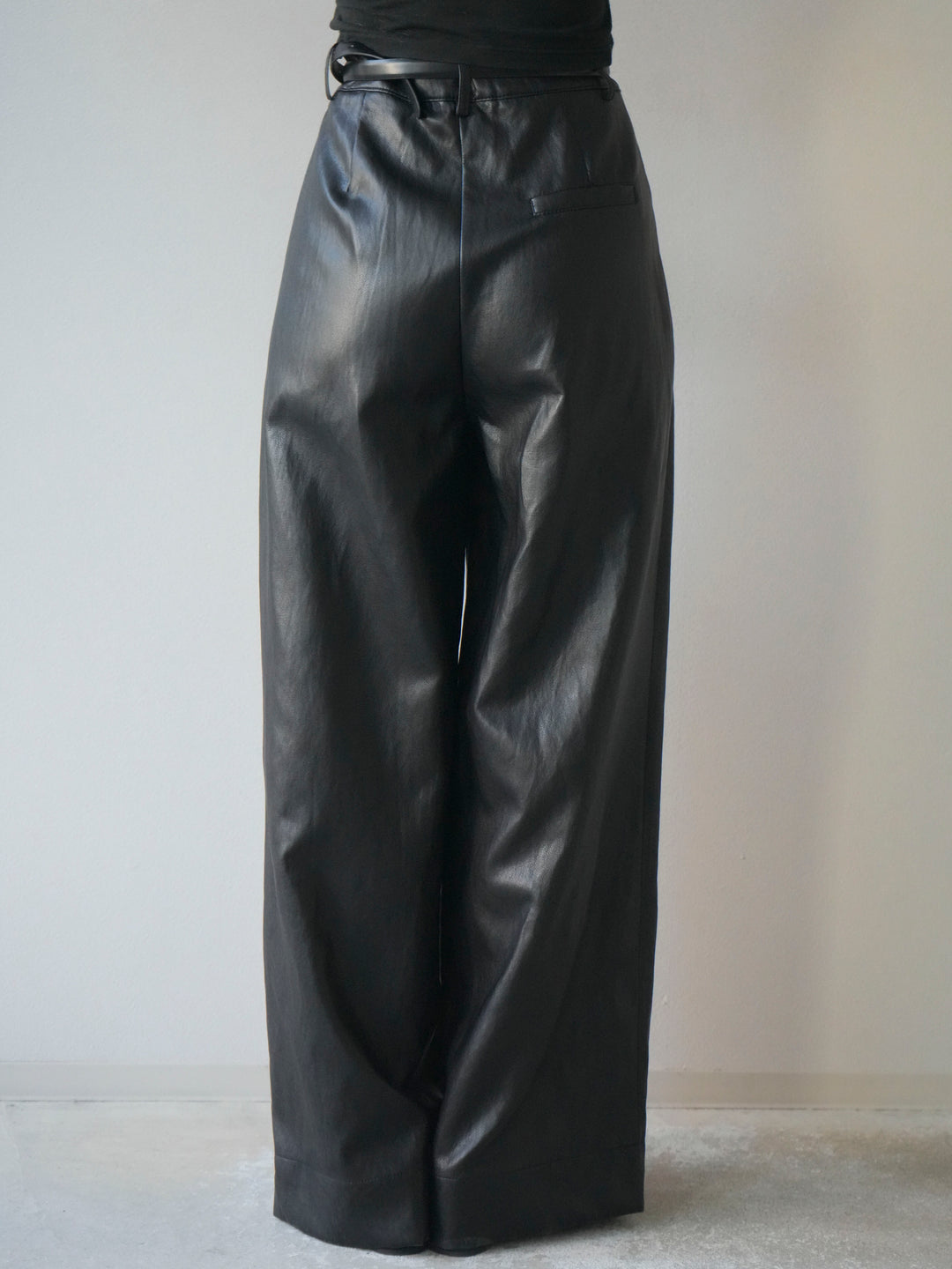 [予約]レザーワイドパンツ/black