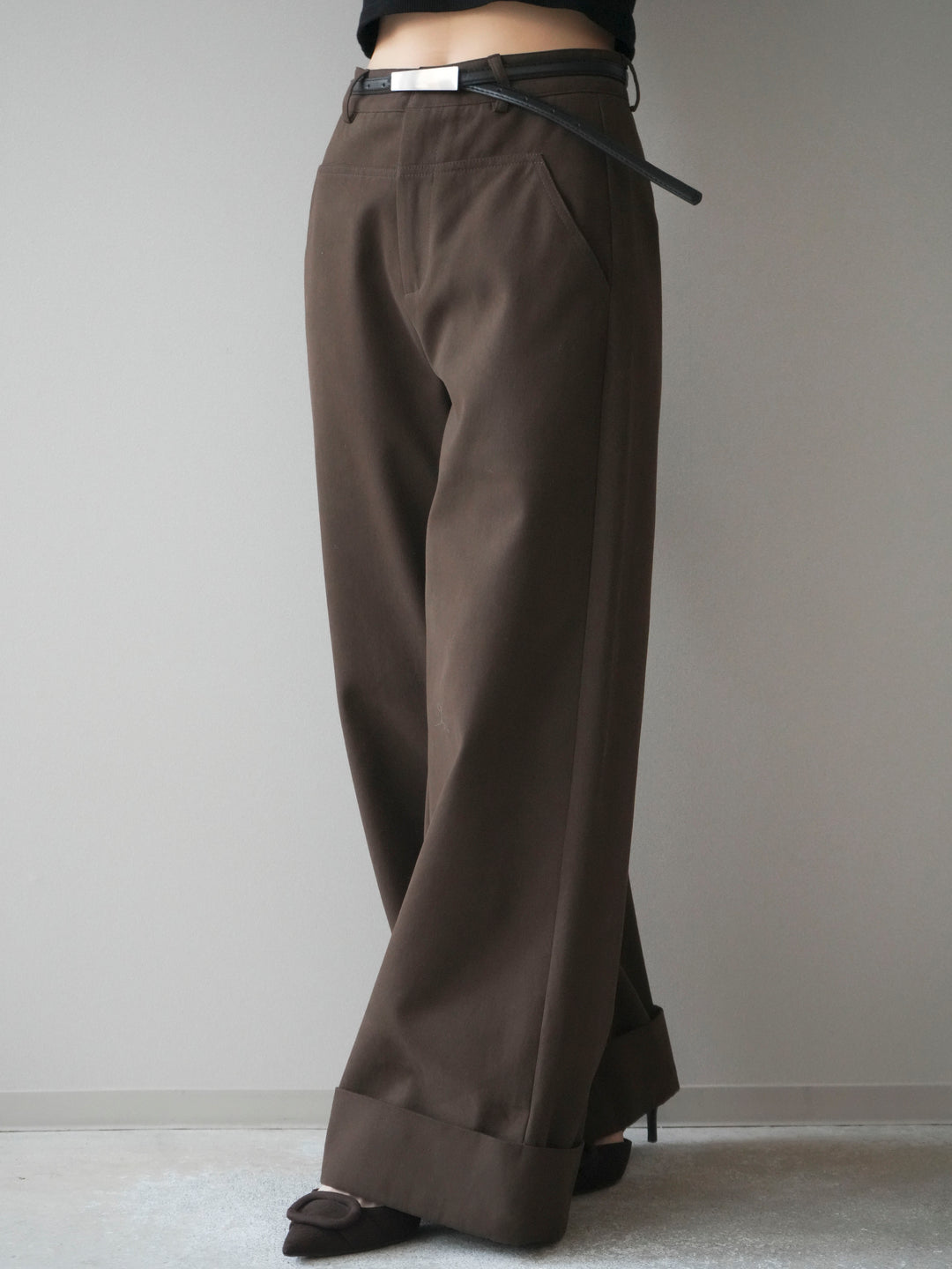 [予約]ベルト付き折り返しコットンツイルワイドパンツ/brown