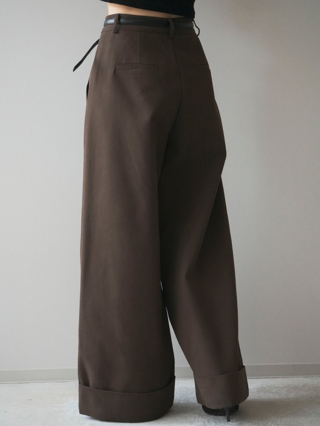 [予約]ベルト付き折り返しコットンツイルワイドパンツ/brown