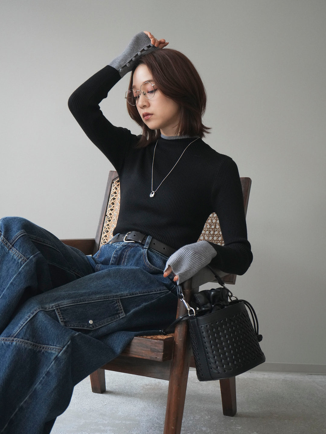 [予約]袖ボタンハイネック配色リブニットトップス/black