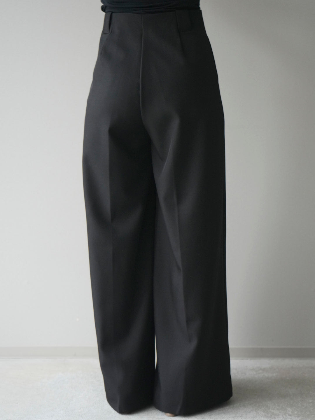 [予約]ドレープタックベルトループパンツ/black