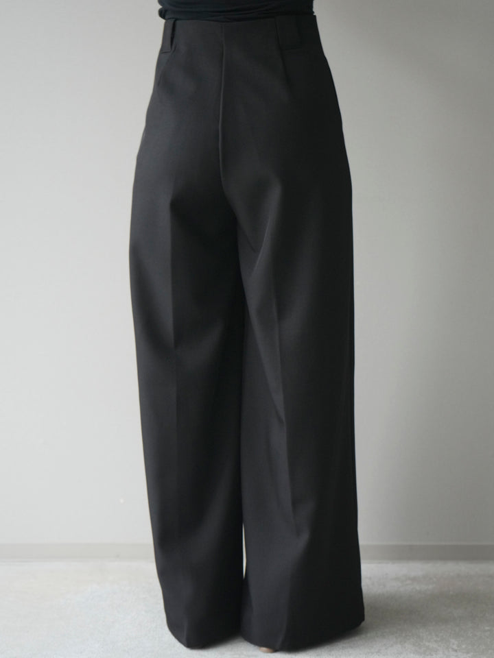 [予約]ドレープタックベルトループパンツ/black