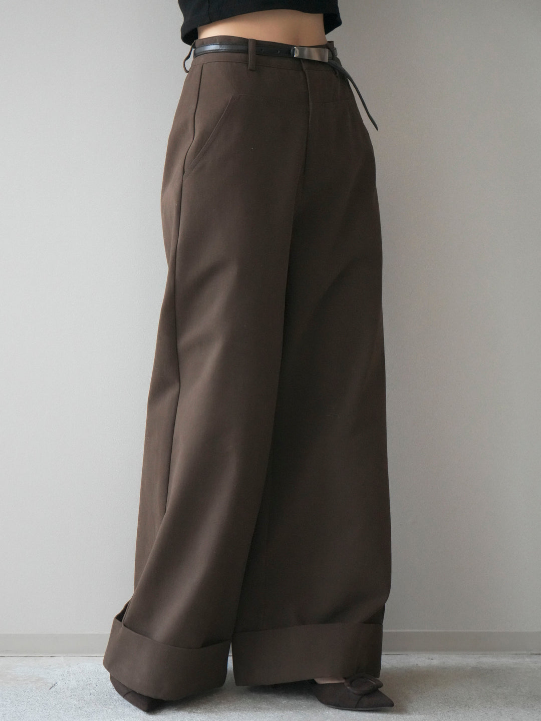 [予約]ベルト付き折り返しコットンツイルワイドパンツ/brown