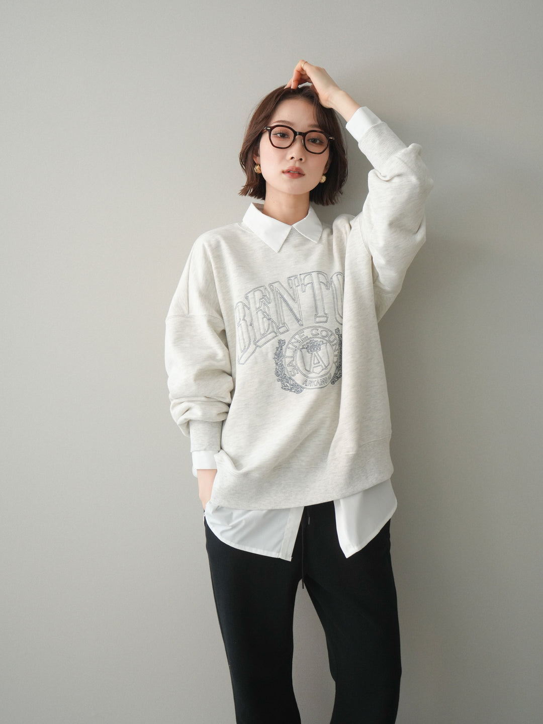 [SET]カレッジロゴ刺繍BIGスウェットプルオーバー+ボウタイ付オーバーシャツ(2set)