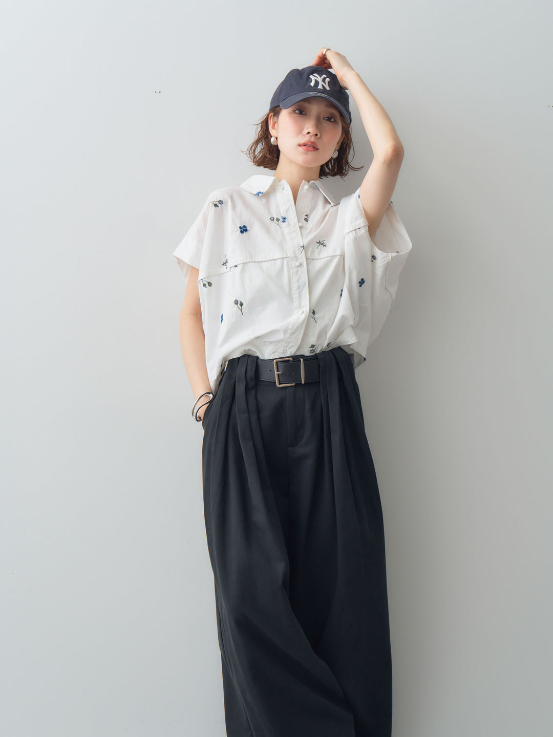 【套裝】花卉刺繡燈籠無袖襯衫+腰帶設計環扣闊腿褲（兩件套）