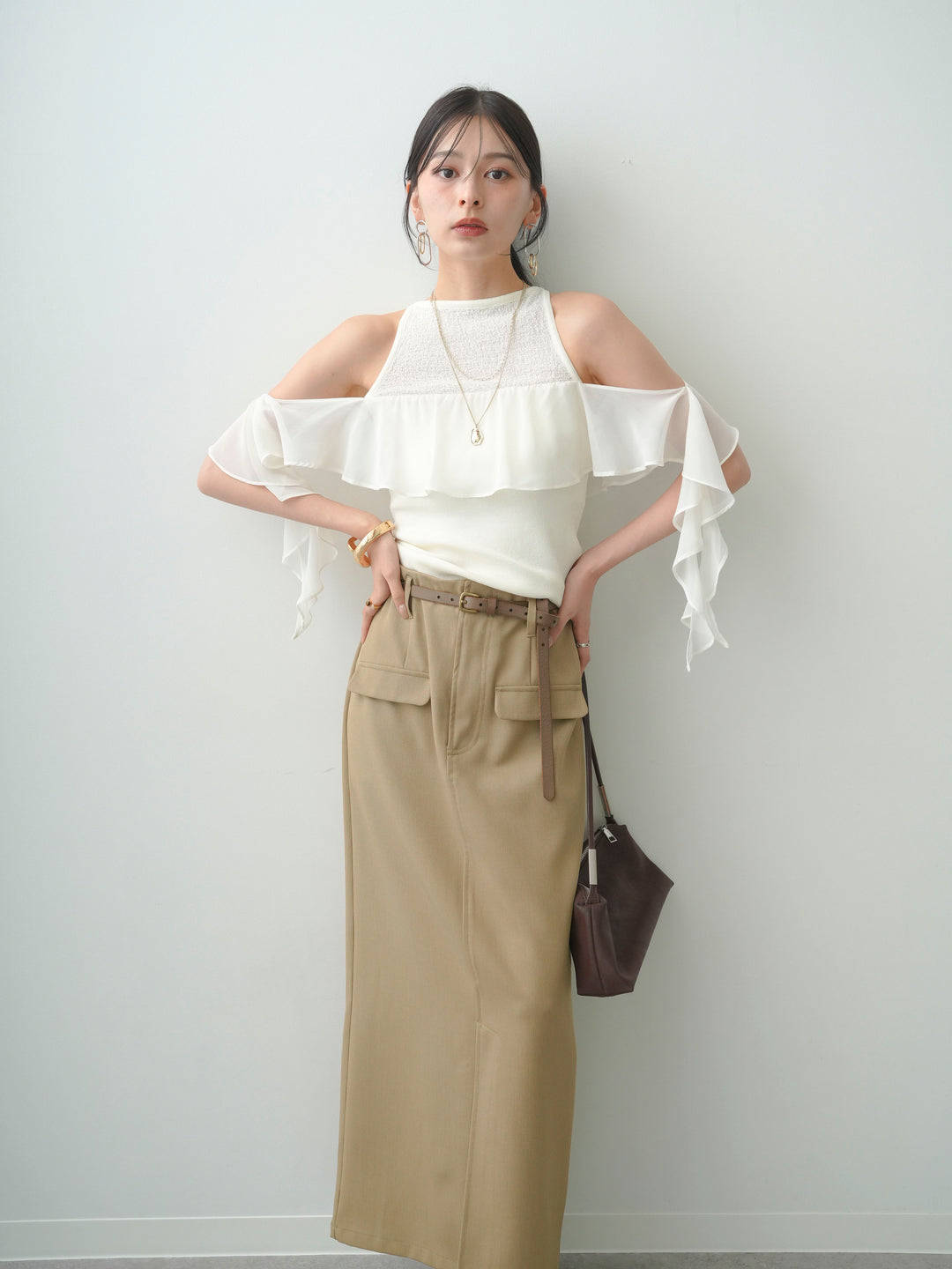[SET]シフォンフリルドッキングノースリニットトップス+クレープデシンフラップ付きストレートスカート(2set)