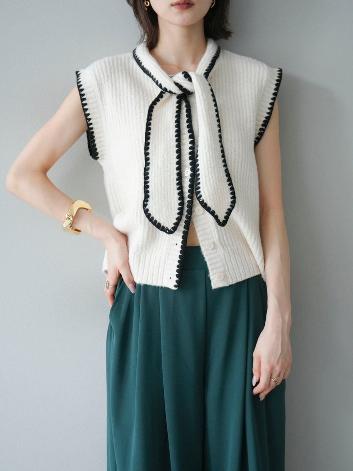 [予約]ステッチデザインボウタイニットベスト/アイボリー