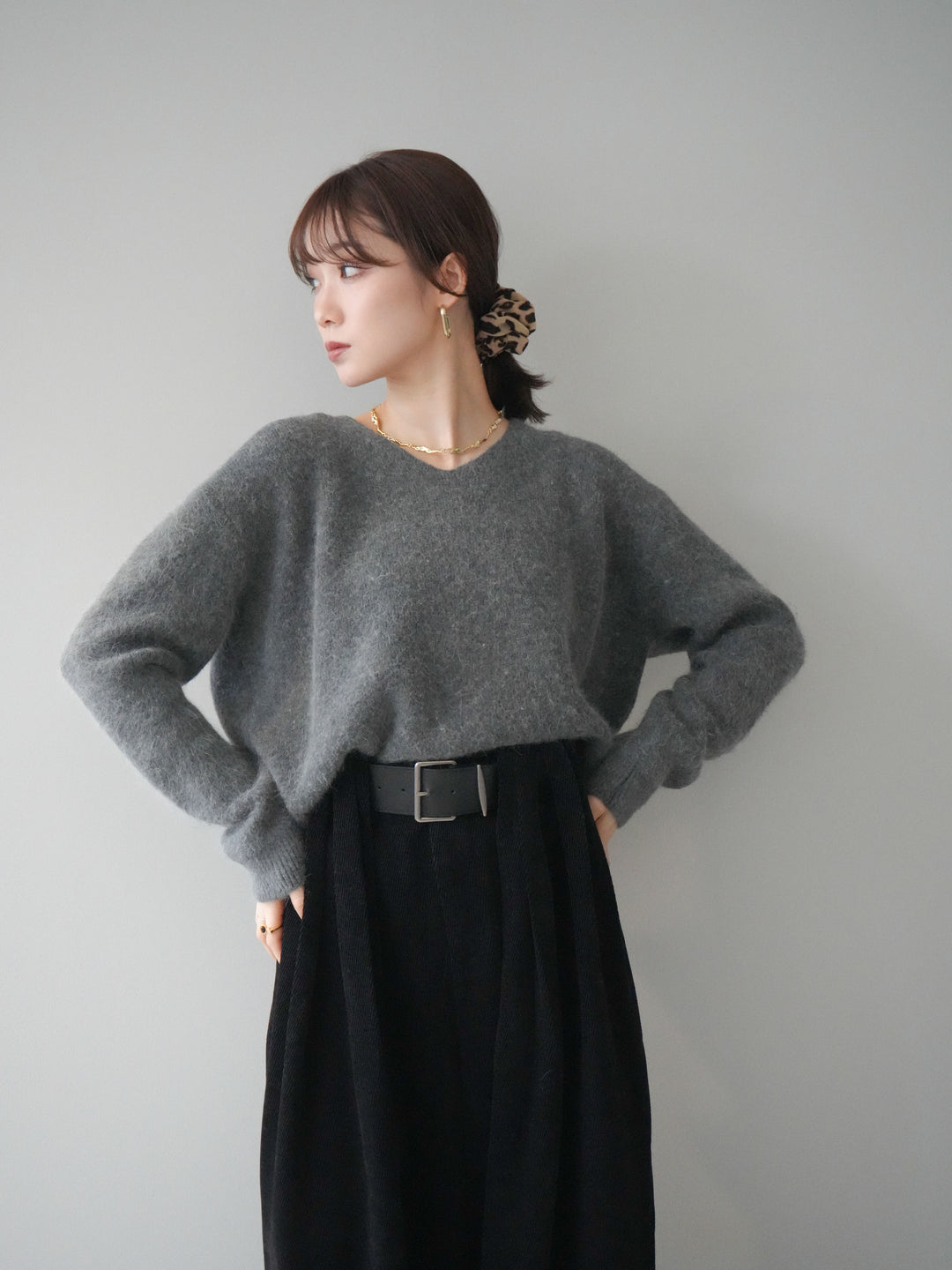 [SET]シュシュ付きアンゴラタッチVネックニットプルオーバー+ベルトデザインループコールテンワイドパンツ(ベルト付き)(2set)