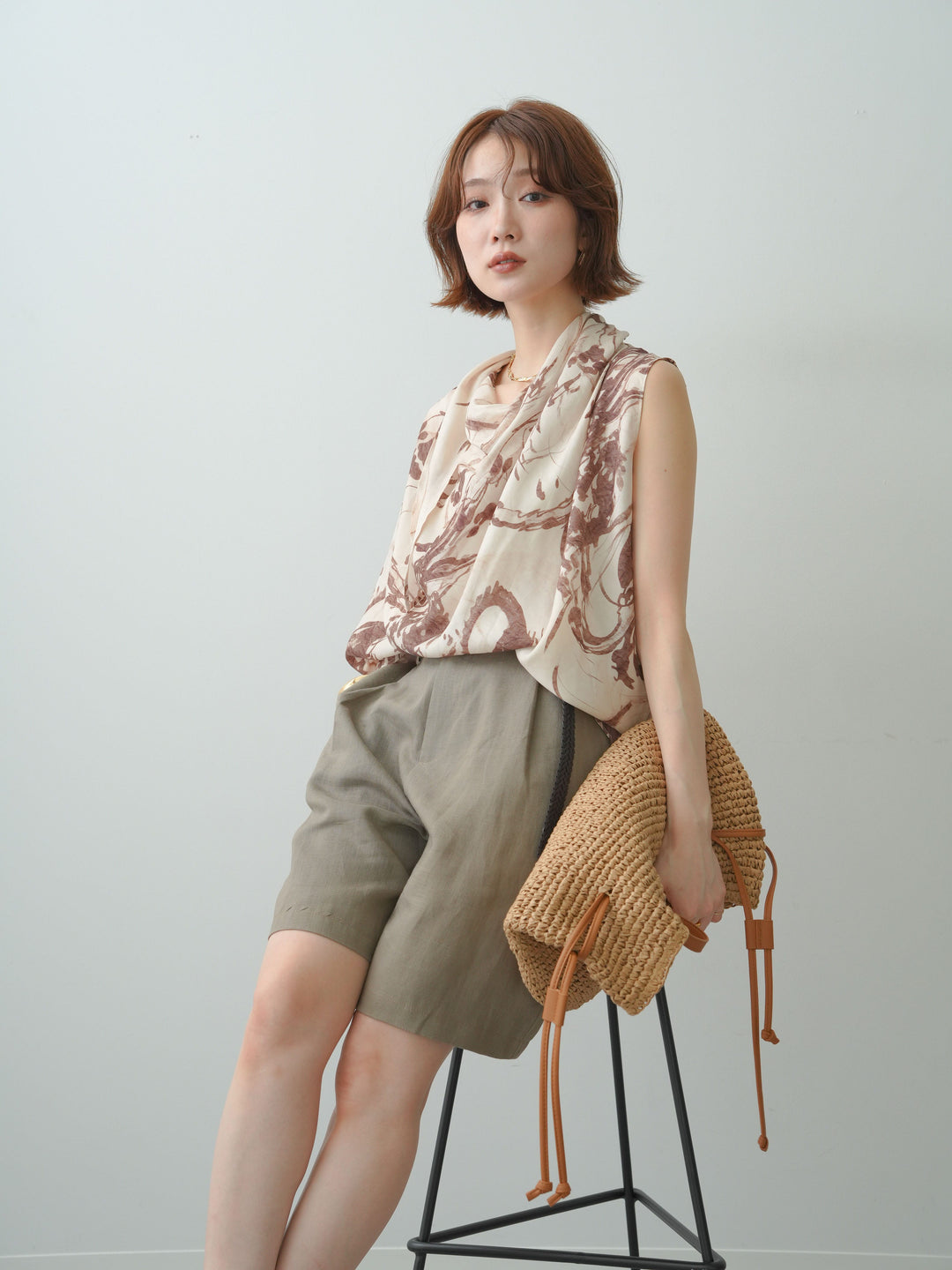 [予約]アート柄ドレープデザインノースリトップス/brown