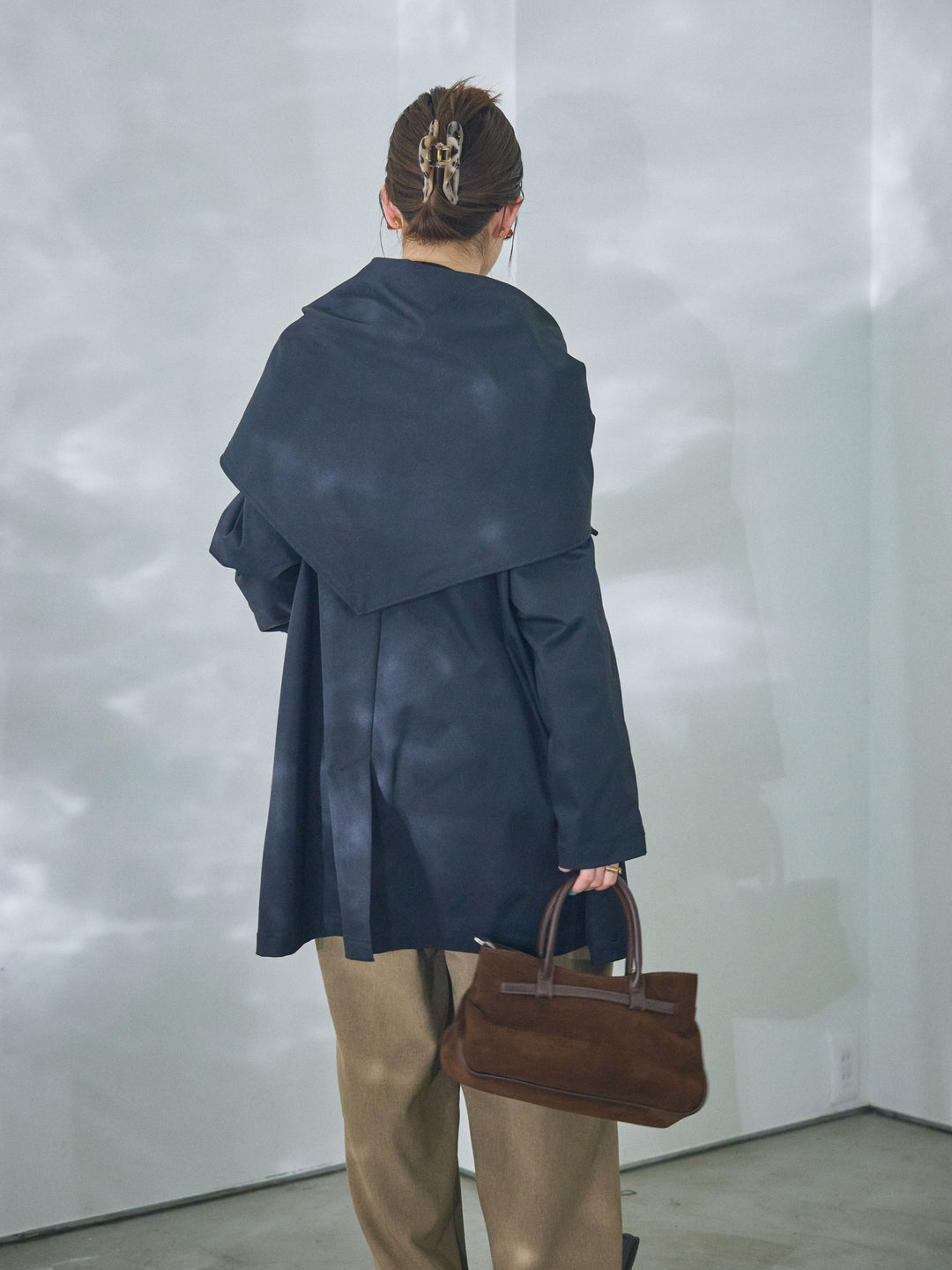 [予約]スカーフ付ステンカラーミディアムコート/black