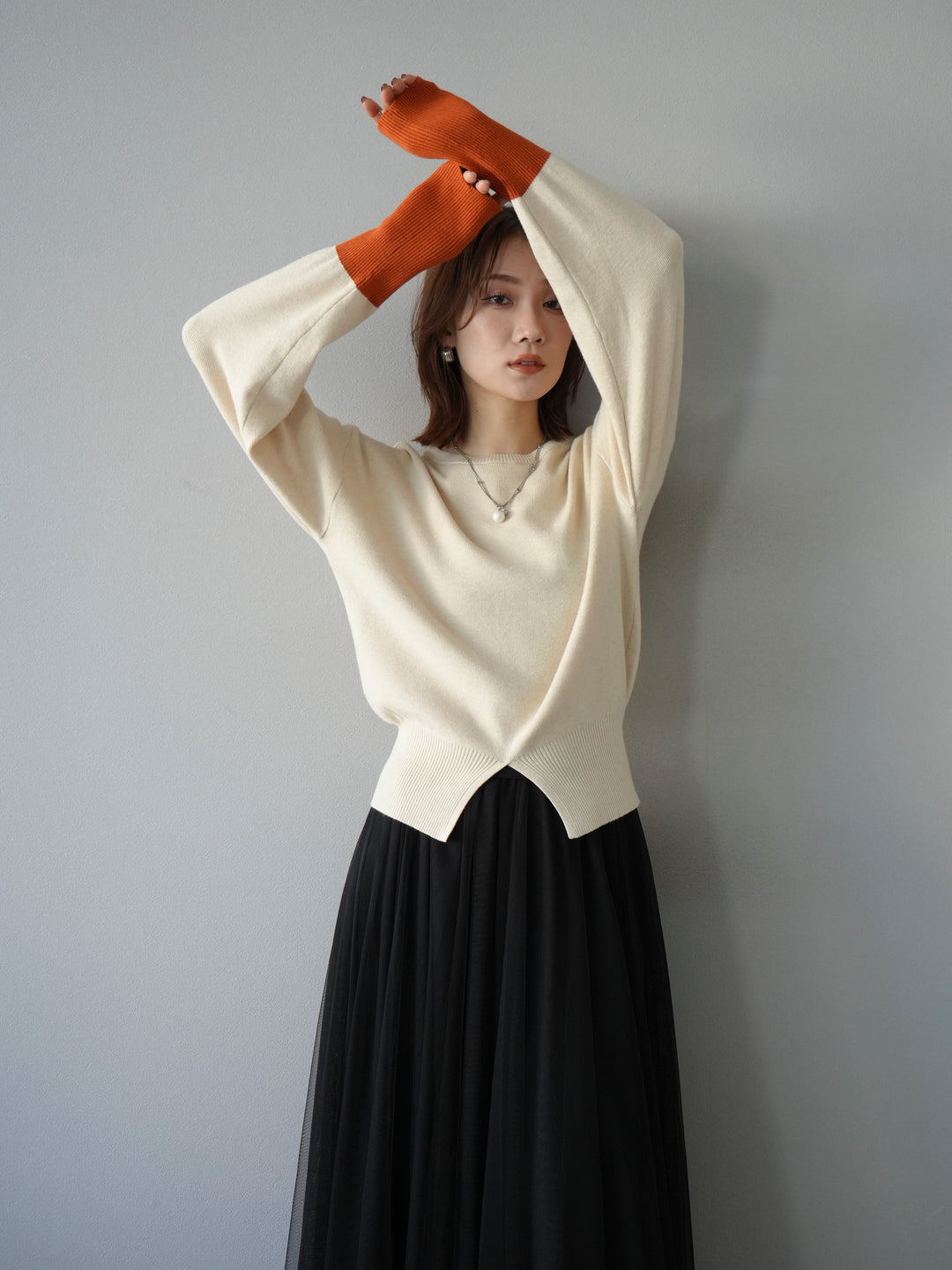 [予約]袖配色フロントスリットニットプルオーバー /アイボリー