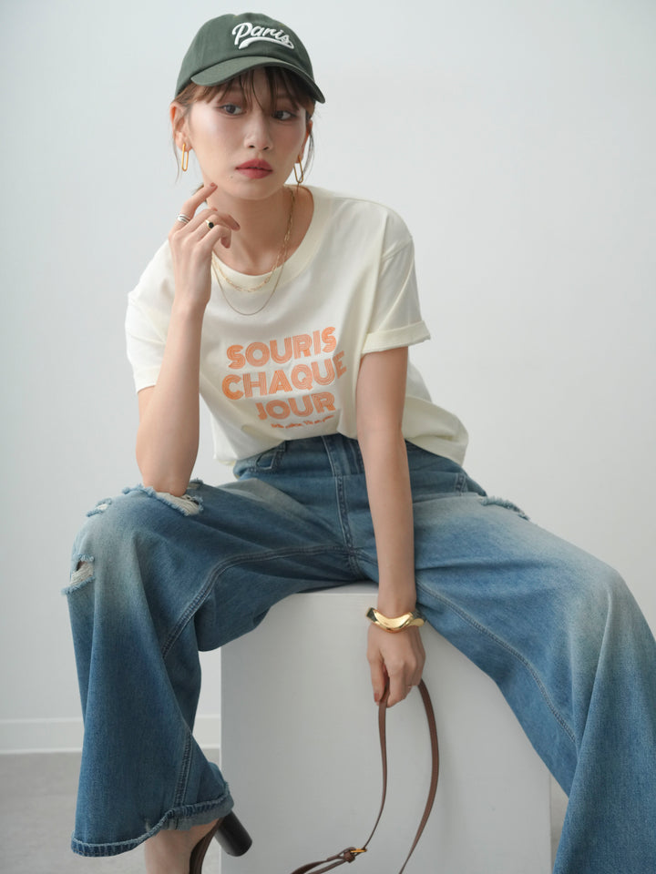 【套裝】Logo刺繡T卹+下擺塞進褲腳的做舊闊腿牛仔褲（兩件套）