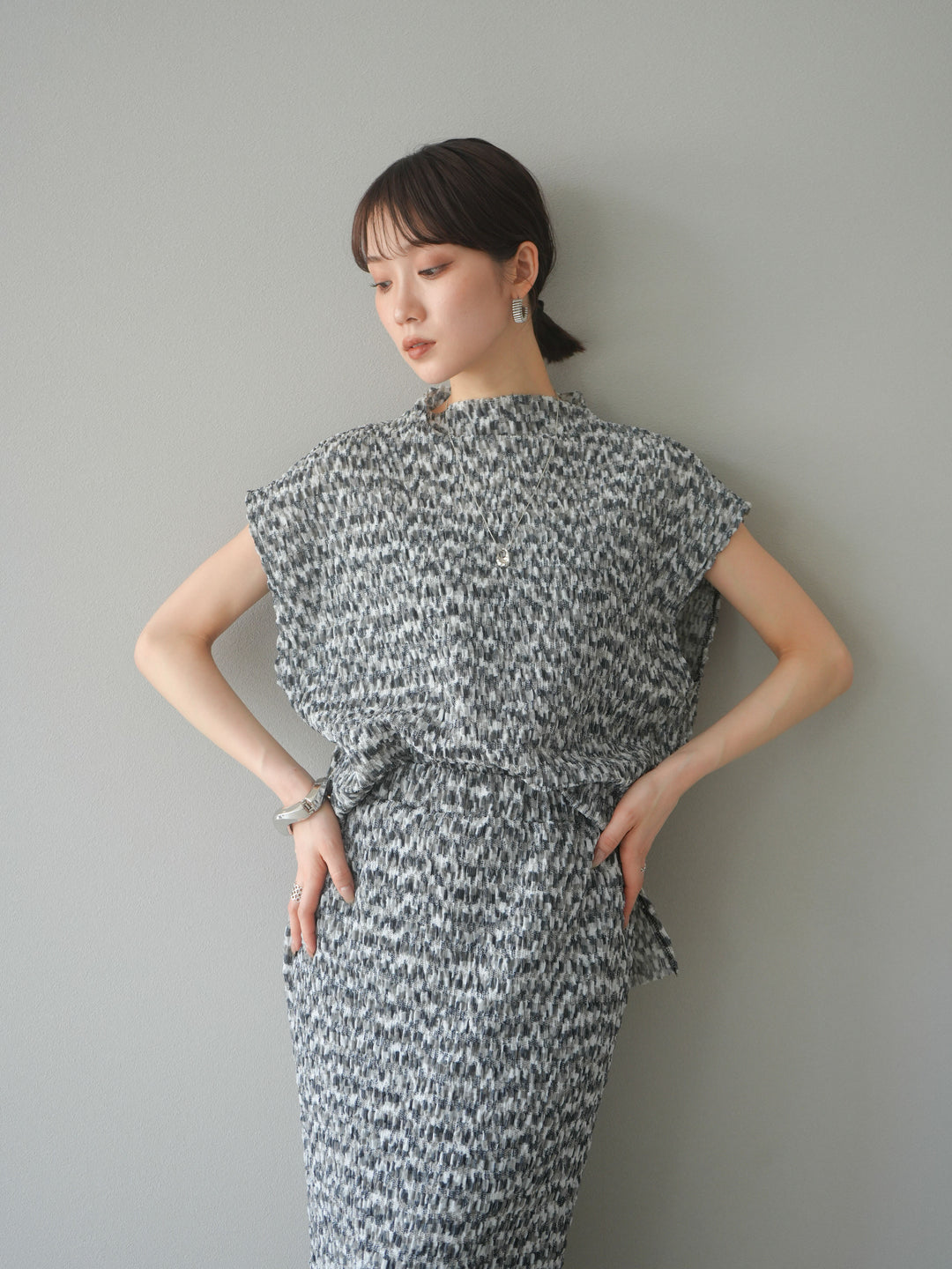 [予約]マルチカラーランダムプリーツフレンチトップス/ブラック