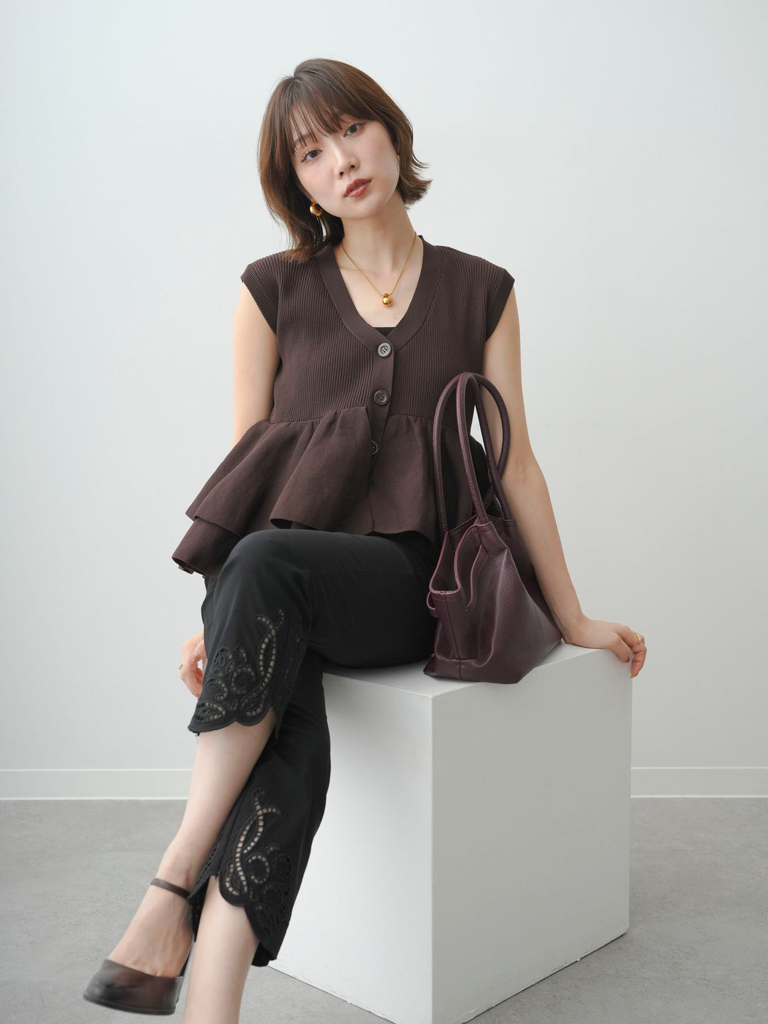 [SET]ダブルフリルペプラムノースリニットトップス+ヘムカットワーククロップパンツ(2set)