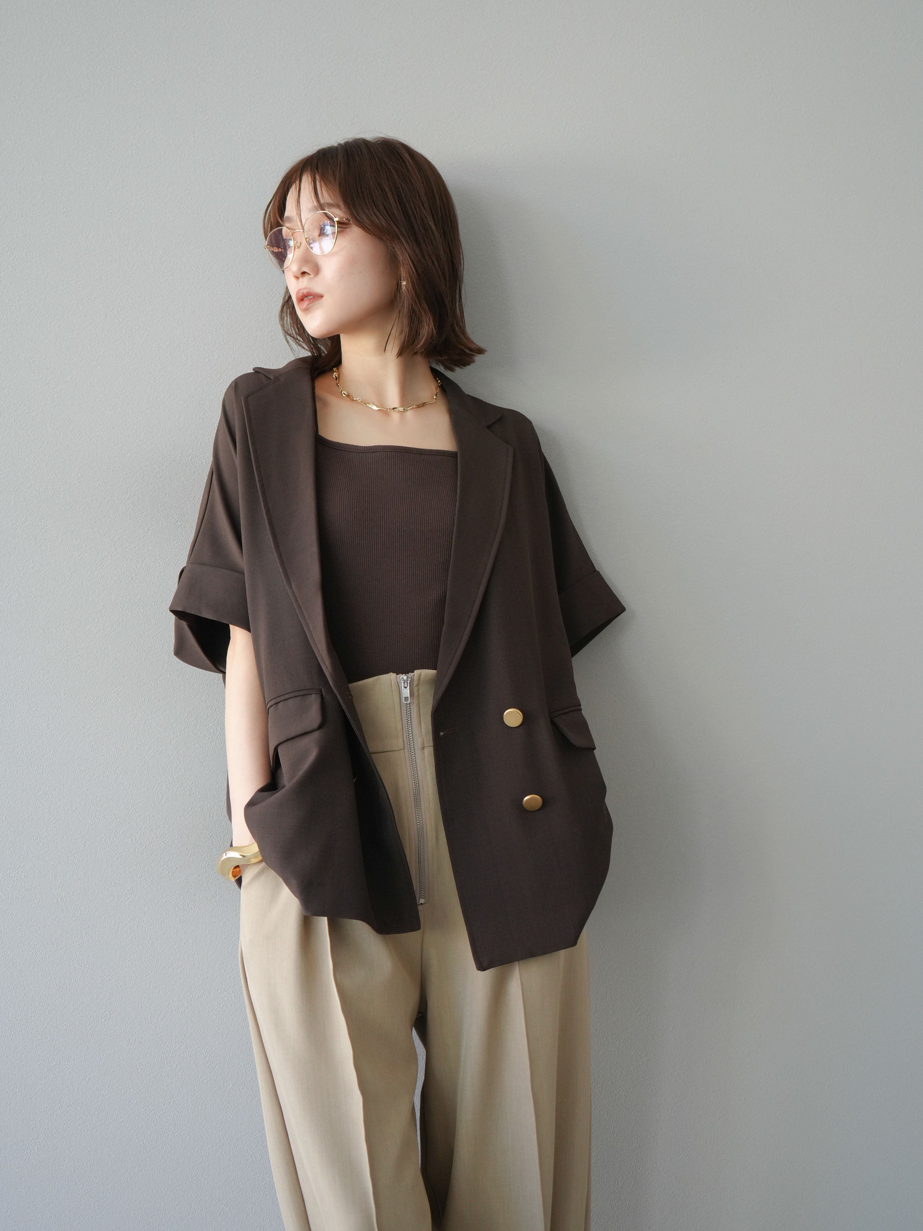 予約]ゴールドボタンハーフジャケット/ブラウン – Lumier