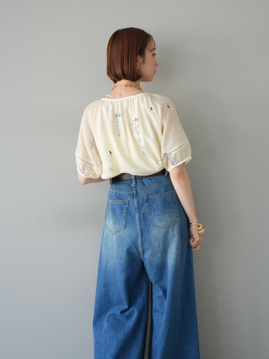 【預購】花朵刺繡半身襯衫/象牙白