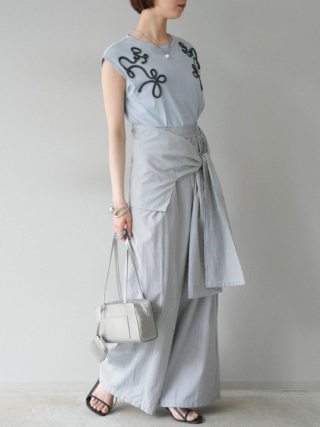 [SET]コード刺繍フレンチスリーブTシャツ+ウエスト巻きストライプイージーパンツ(2set)