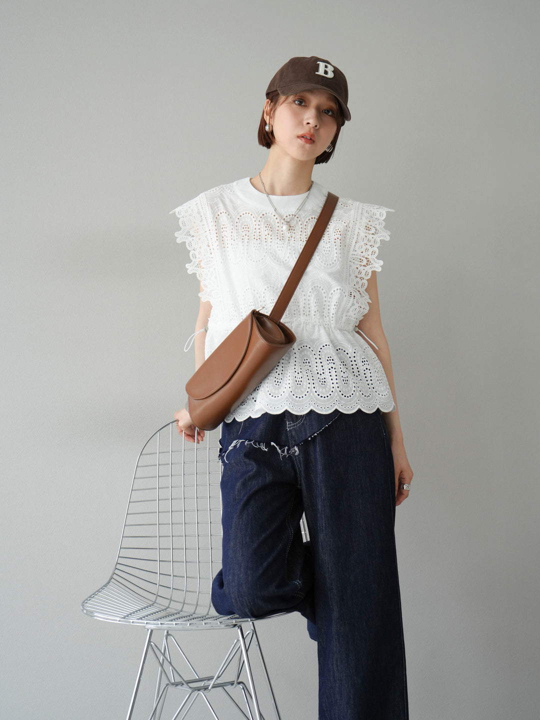 [SET] 扇貝刺繡蕾絲上衣 + 臀部設計牛仔褲 (2set)