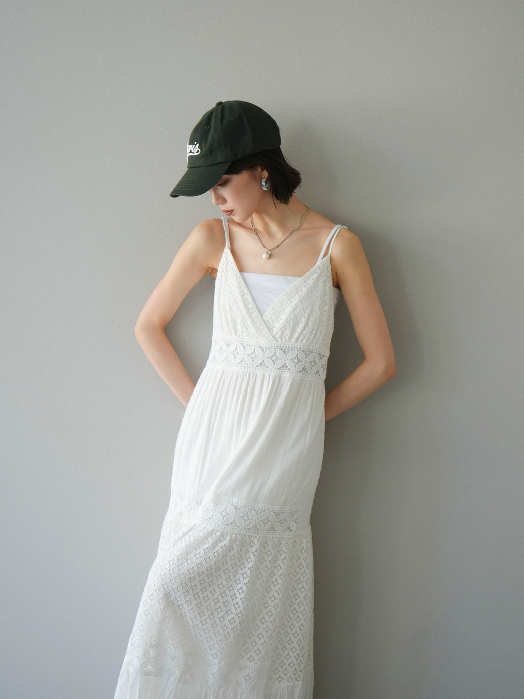 [SET] 蕾絲花邊吊帶裙+網紗羅紋罩杯吊帶背心（2件組）