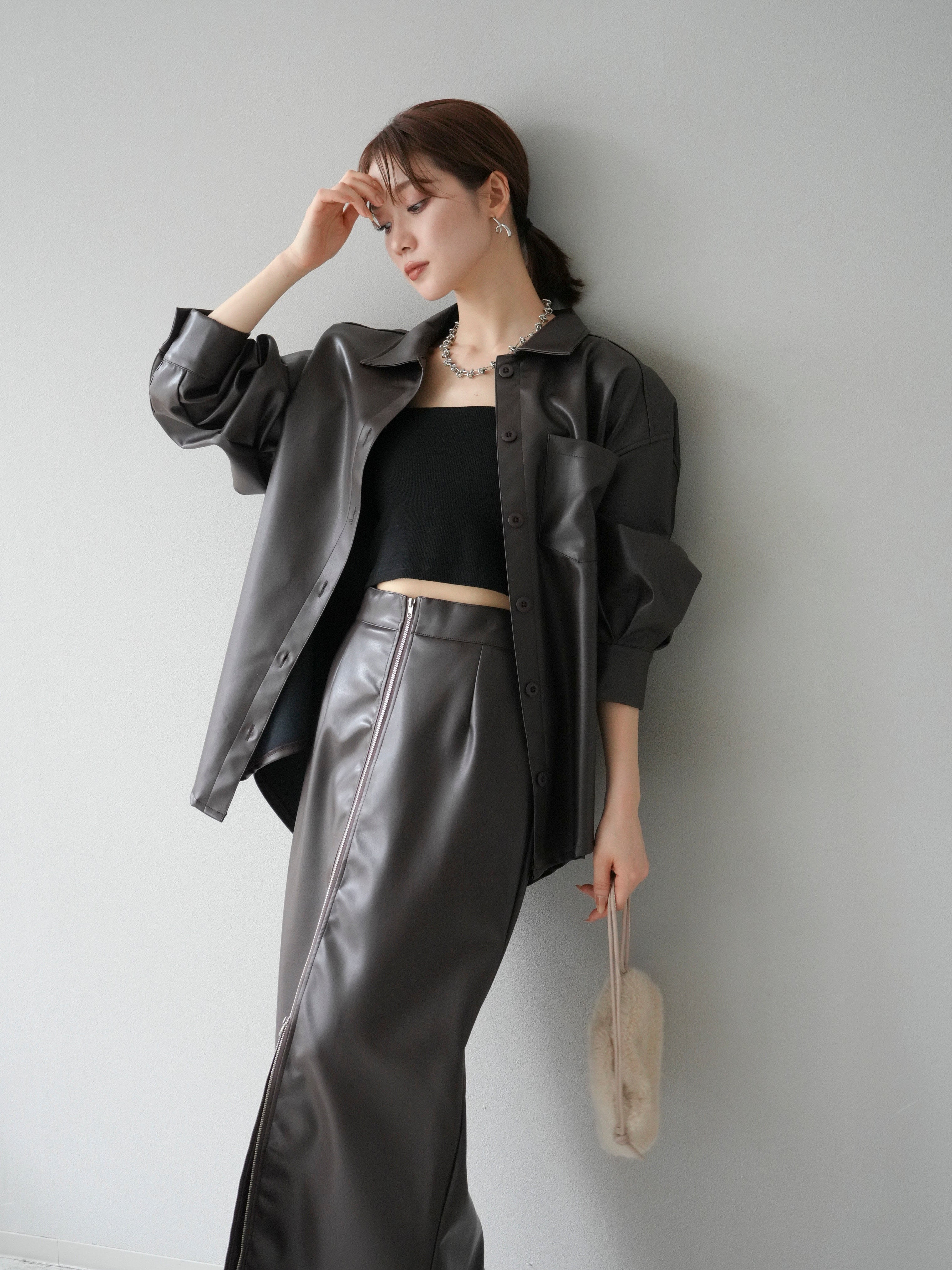 む*ぅ様 完売品　libeiro フェイクレザーシャツ フェイクレザーシャツ – LIBEIRO