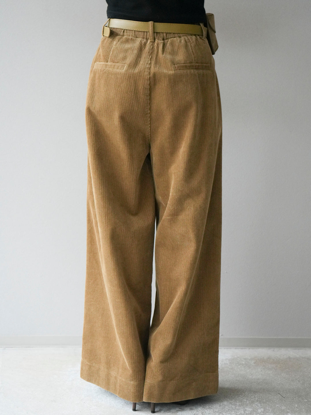 [予約]ベルト付コーデュロイワイドパンツ/beige