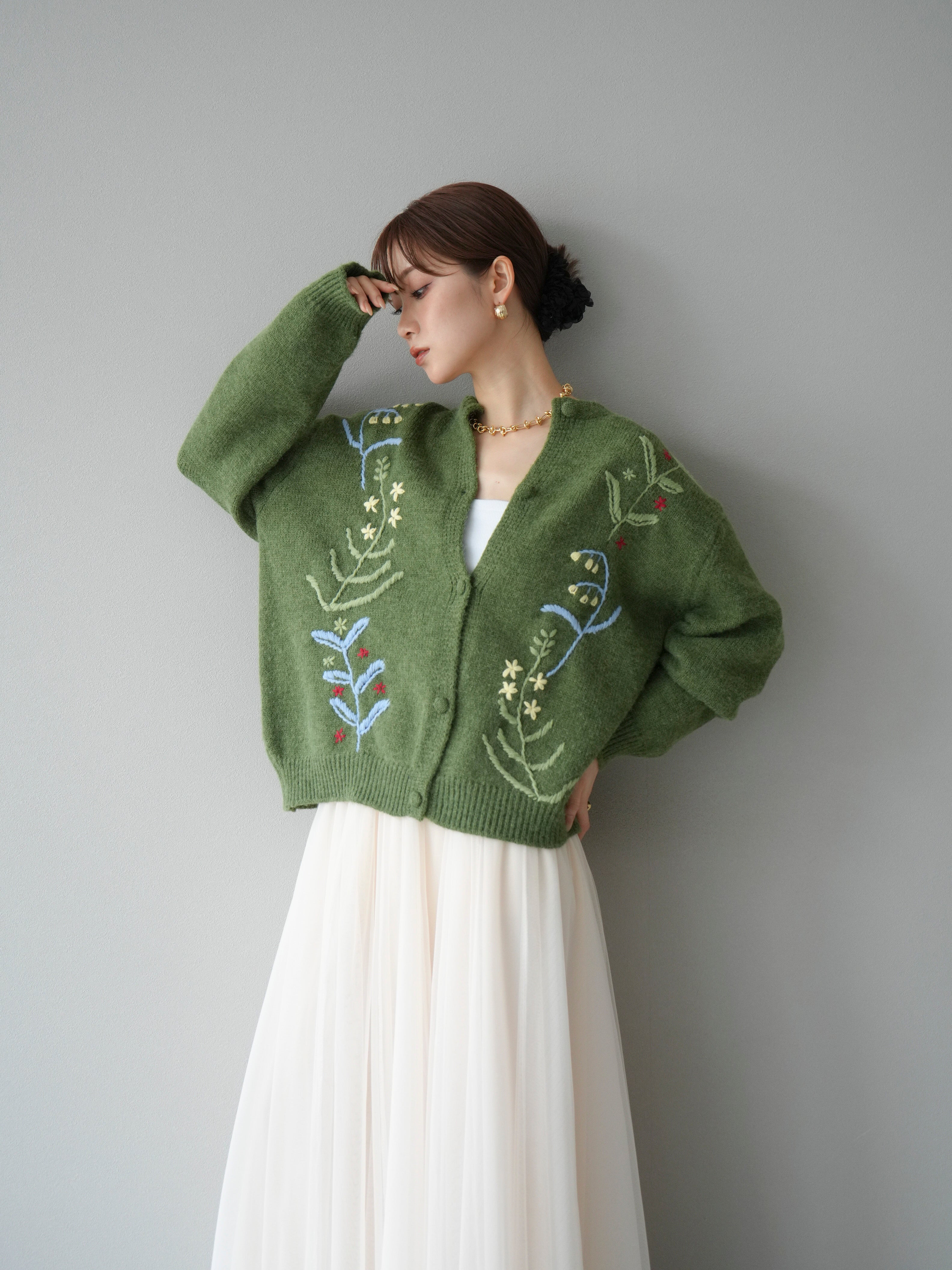 予約]フラワー刺繍ニットカーディガン/グリーン – Lumier
