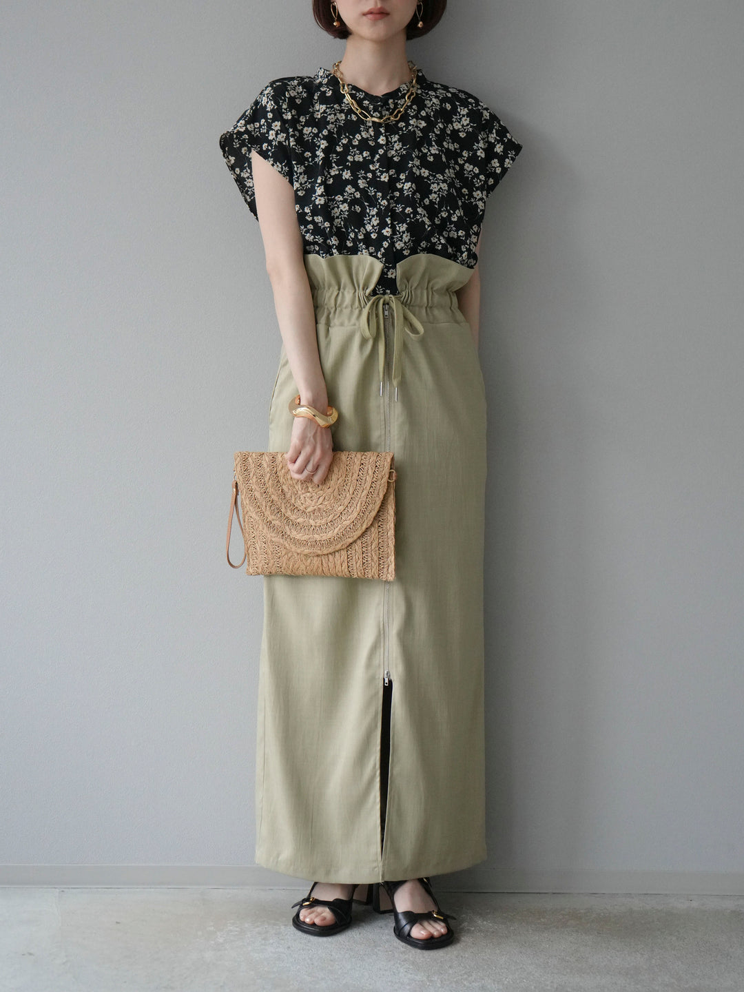 【預購】花朵印花法式袖襯衫/黑色