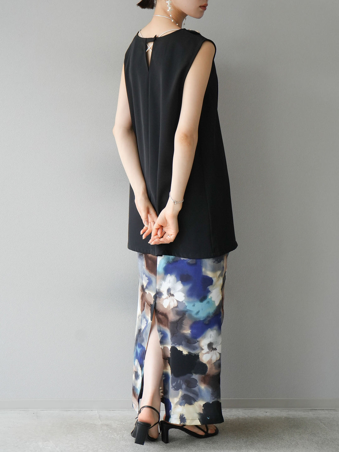 [SET] Layered design vest + watercolor print tuck I-line skirt (2set)