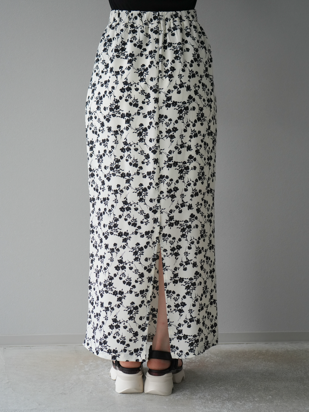 [SET]フラワープリントフレンチスリーブブラウス+フラワープリントタックIラインスカート(2set)