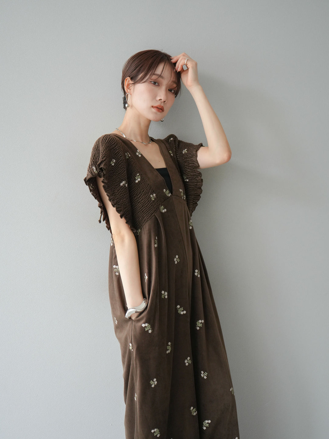 [予約]ベロアフラワー刺繍シャーリングサロペット/ブラウン