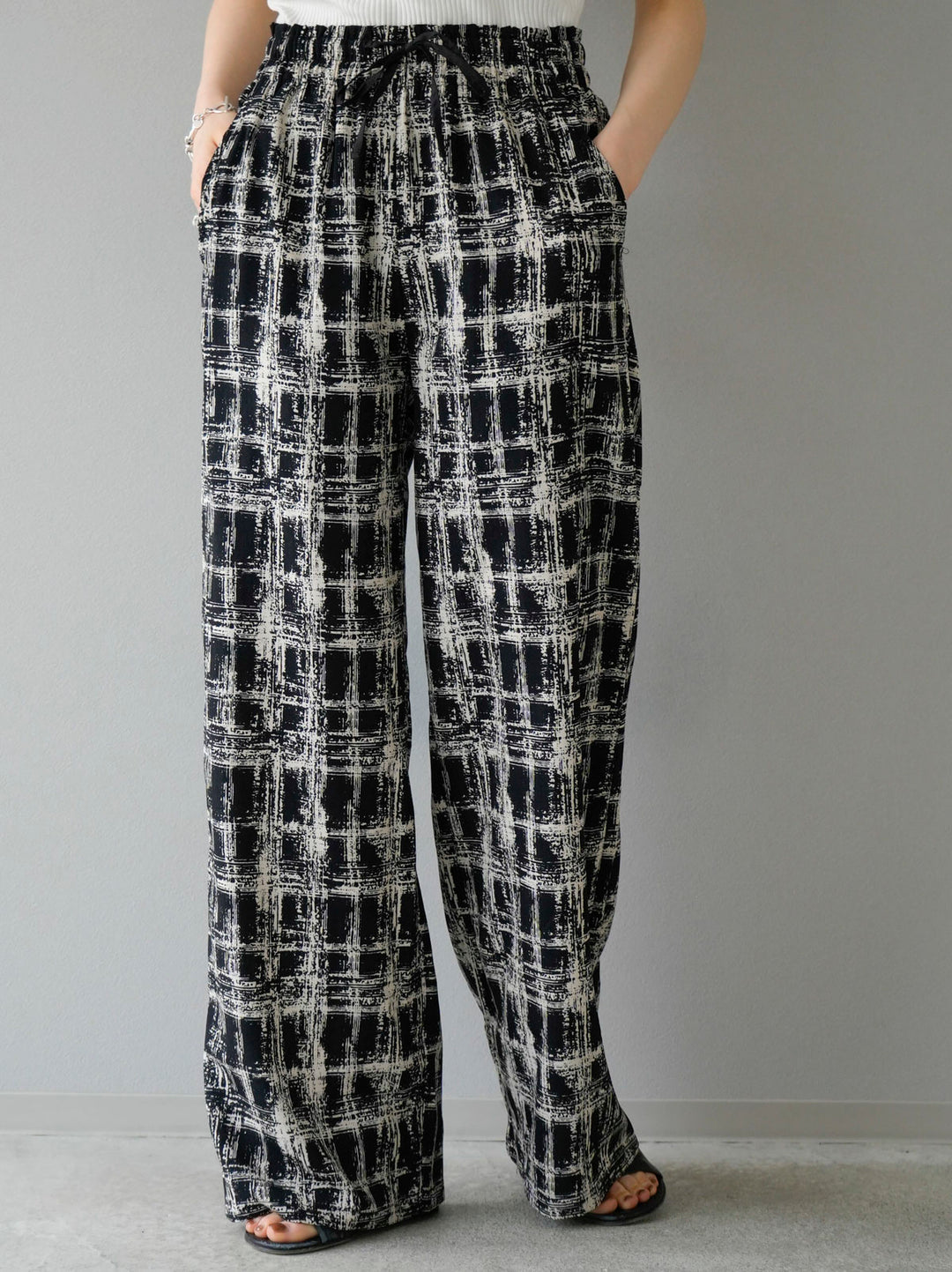 [Pre-order] Painted check pattern wide pants/black