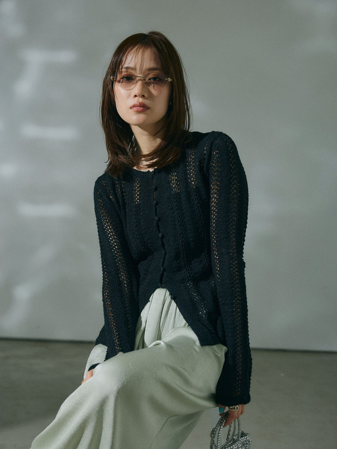 【Allure】[SET]透かし編みニットカーディガントップス+ワッシャーサテンタックジョガーパンツ(2set)