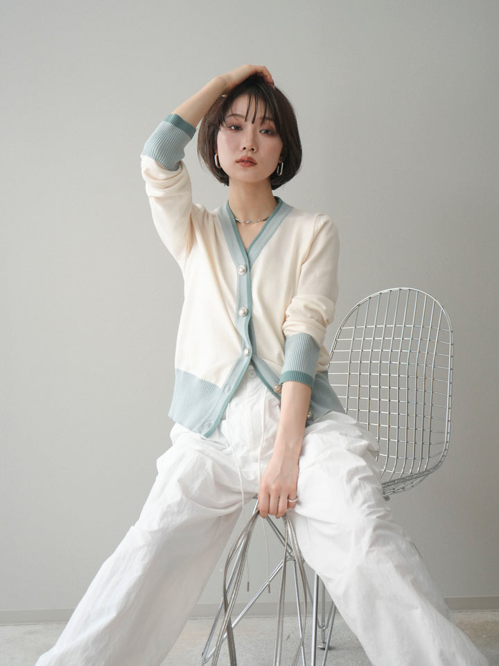 [予約]デザインボタン配色Vネックニットカーディガン/offwhite