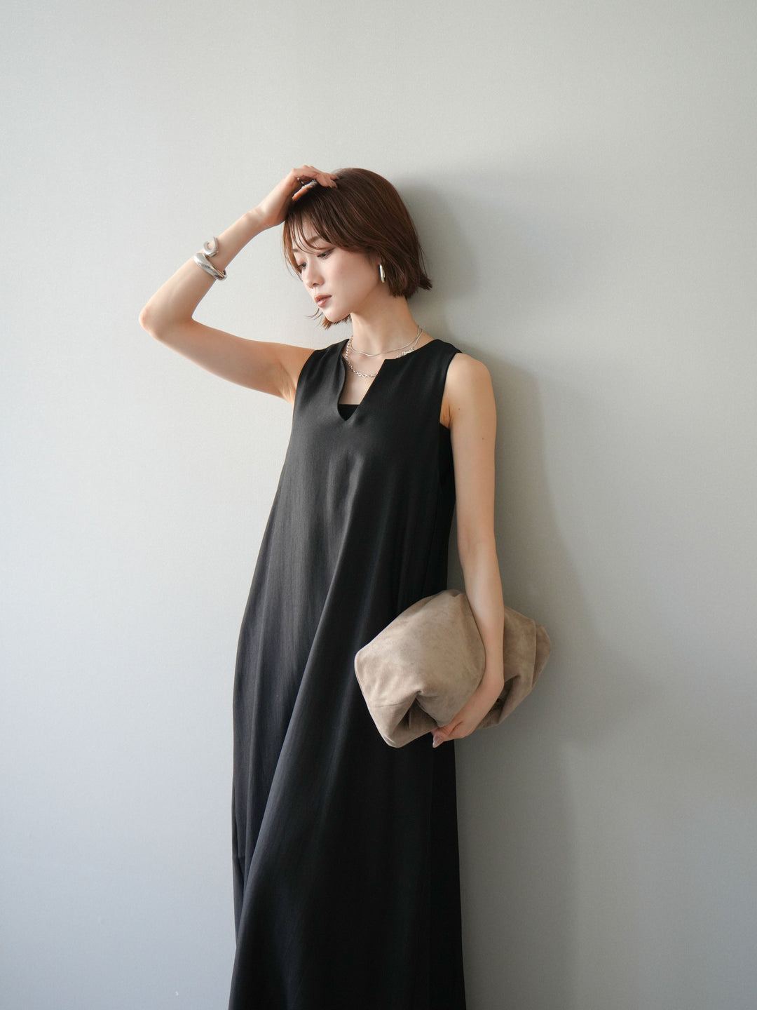 [予約]スキッパーフレアノースリーブワンピース/black