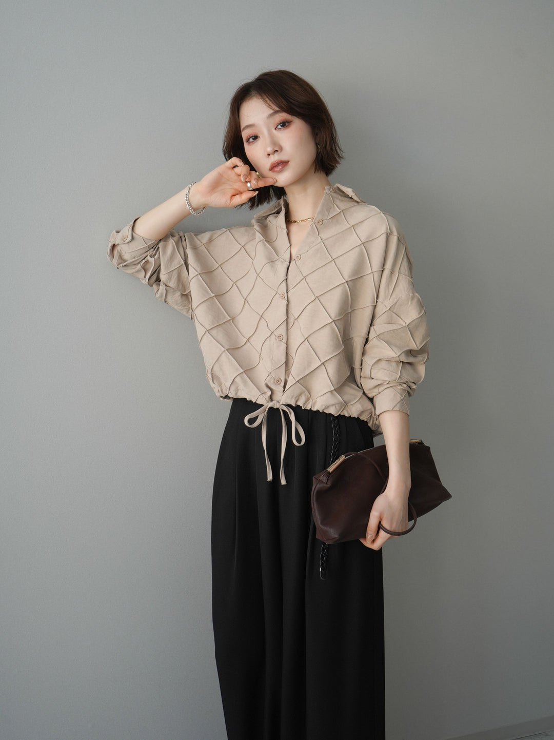 [SET]パイピングクロスデザインブラウス+編み込みベルト付タックワイドパンツ(2set)