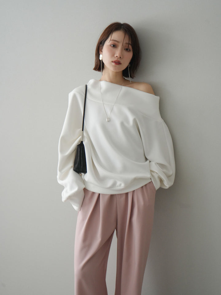 [予約]アシンメトリーオフショルポンチプルオーバー/white