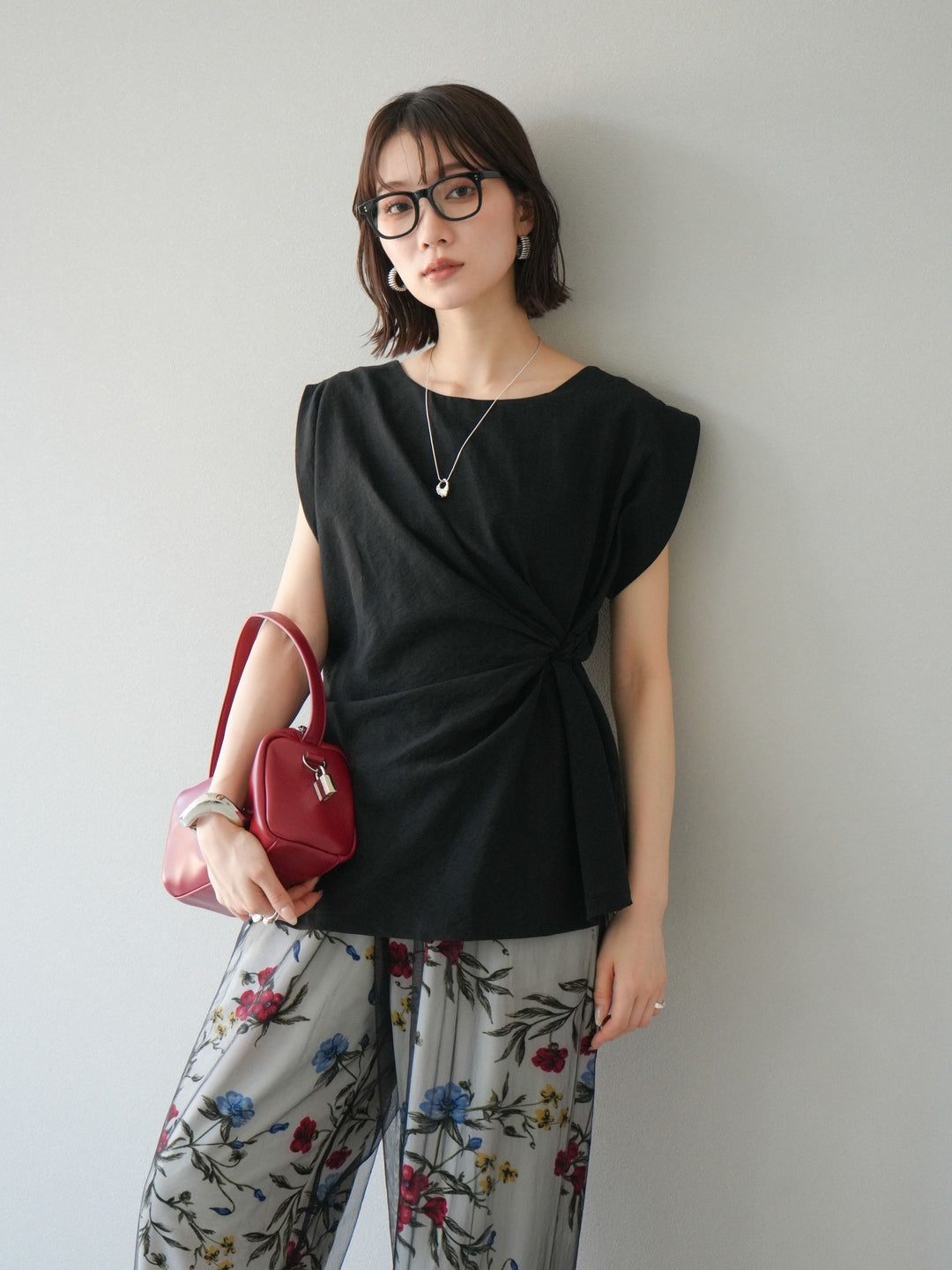 [SET] 側扭法式上衣+植物圖案休閒褲+繩繡薄紗疊穿褲（3件套裝）