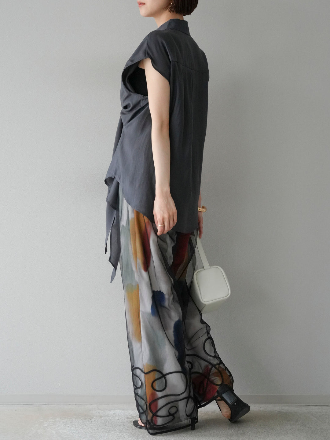 [SET] 前繫帶透視上衣 + 水彩藝術休閒褲 (2 件組)