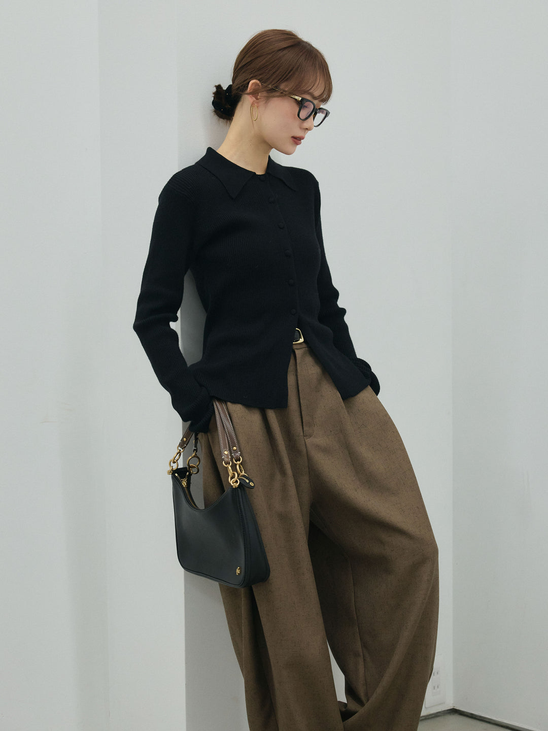 【Allure】[SET]くるみボタンポロリブニットトップス+モックスカルゼサイドタックコクーンパンツ(2set)