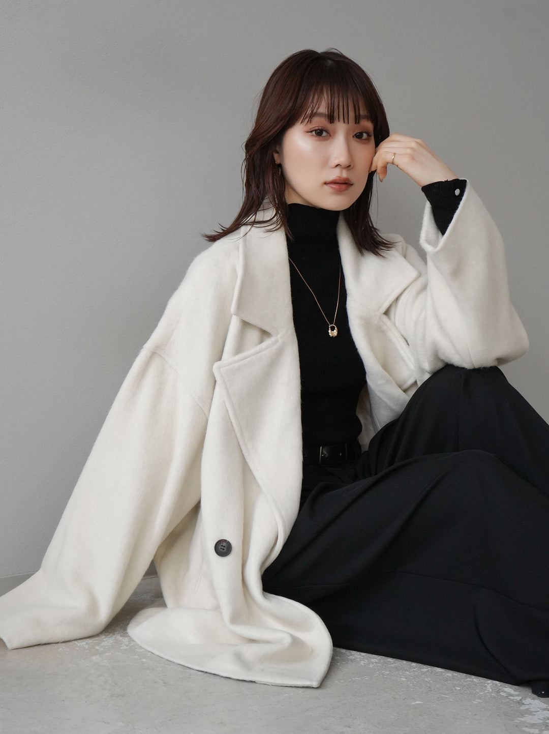 [SET]フェイクビーバーミドルコート+袖ボタンハイネックリブニットトップス+ベルト付ウールタッチワイドパンツL(3set)