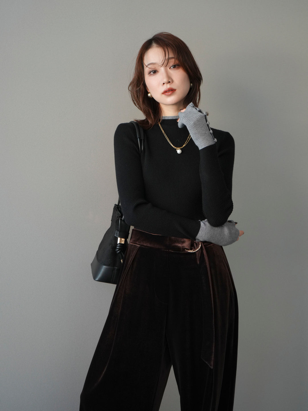 [予約]袖ボタンハイネック配色リブニットトップス/black