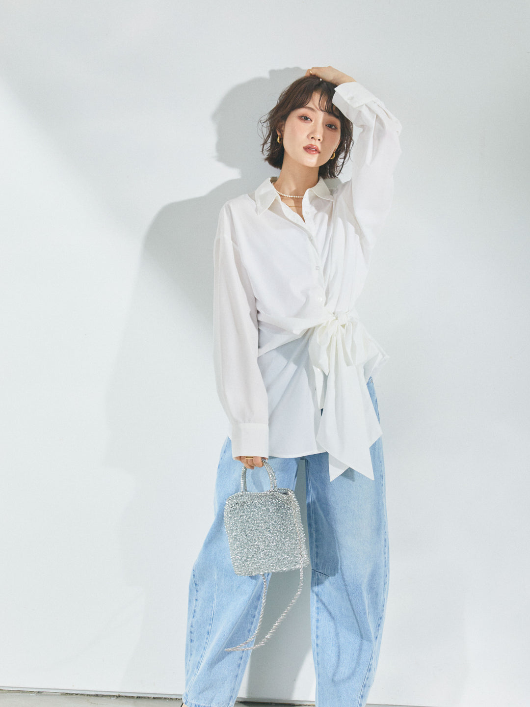 【Allure】[SET]ウエストアシメリボンシャツ+アシメカーブデニムパンツ(2set)