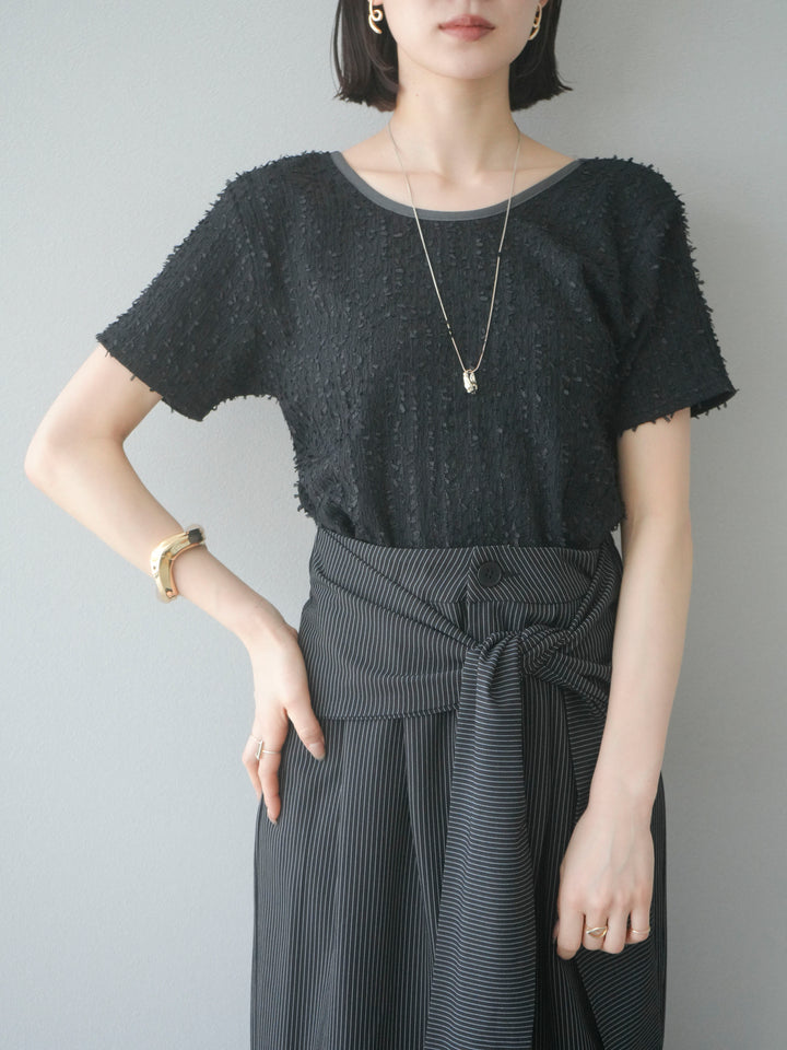 【預購】同色系滾邊蓬鬆剪裁上衣/黑色