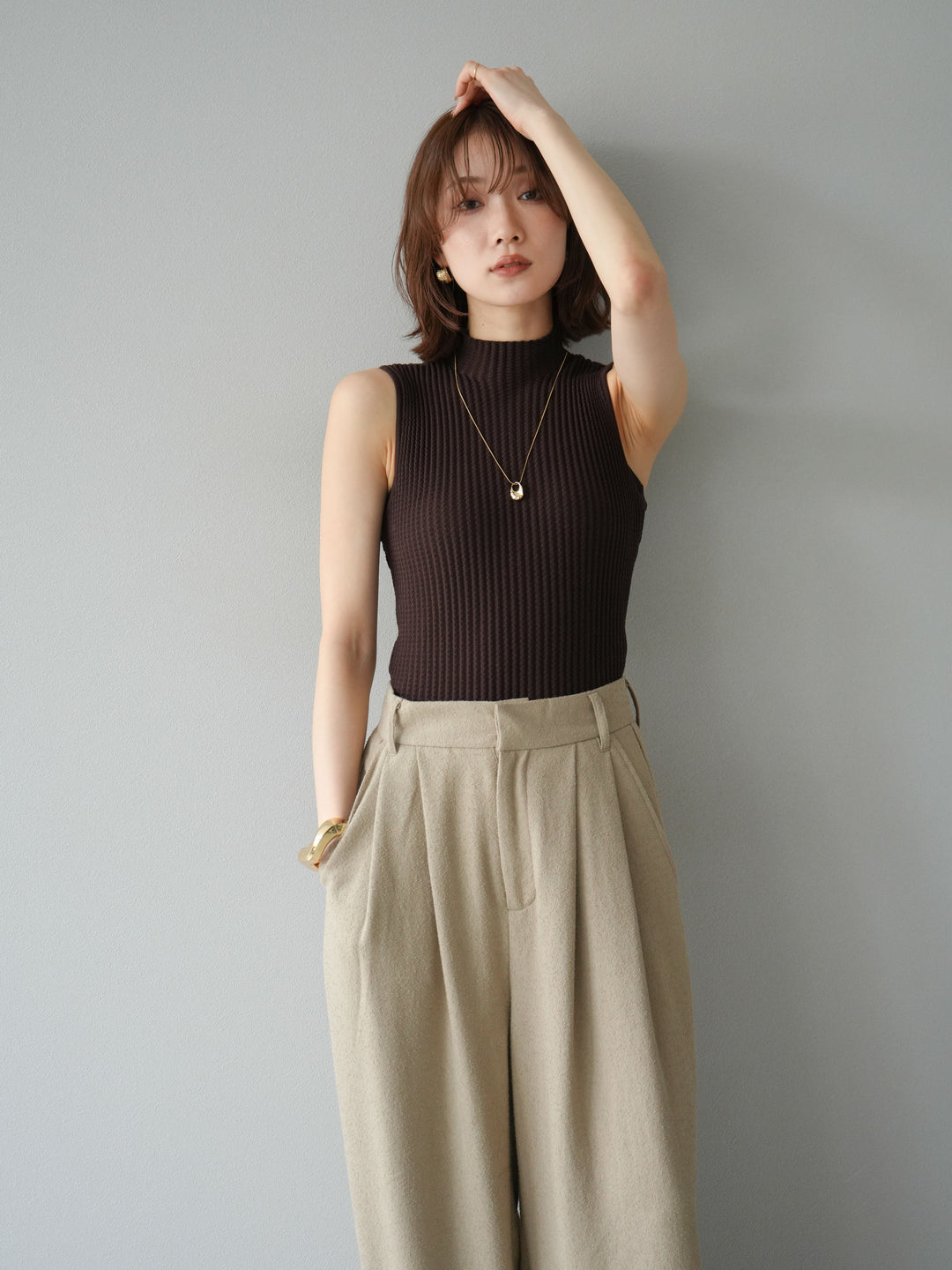 [予約]ボトルネックワッフル編みノースリーブニットトップス/ブラウン