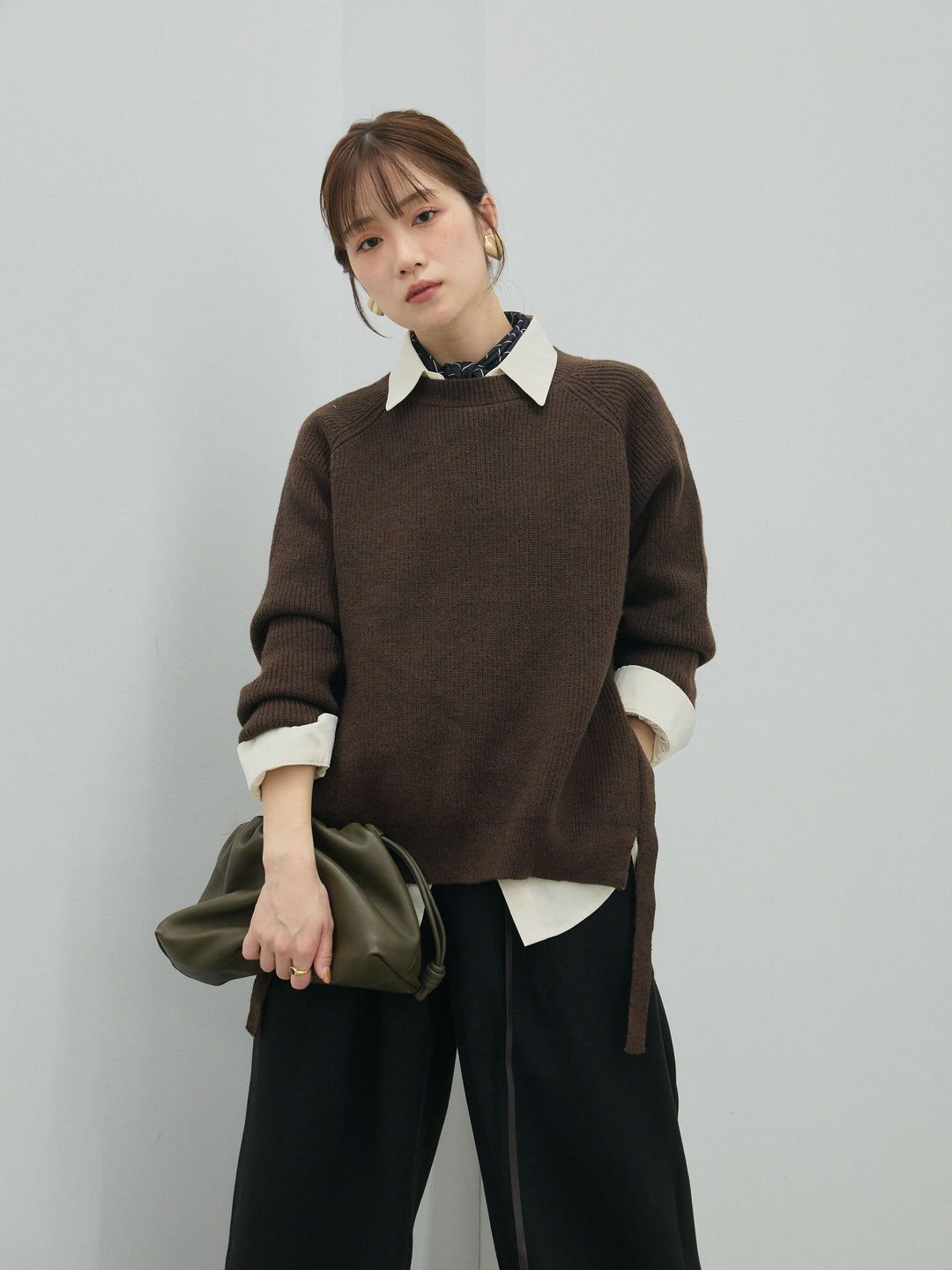 【Allure】[SET]サイドスリット畦編みニットプルオーバーシャツアンサンブル+ループデザインツイルワイドパンツ(2set)