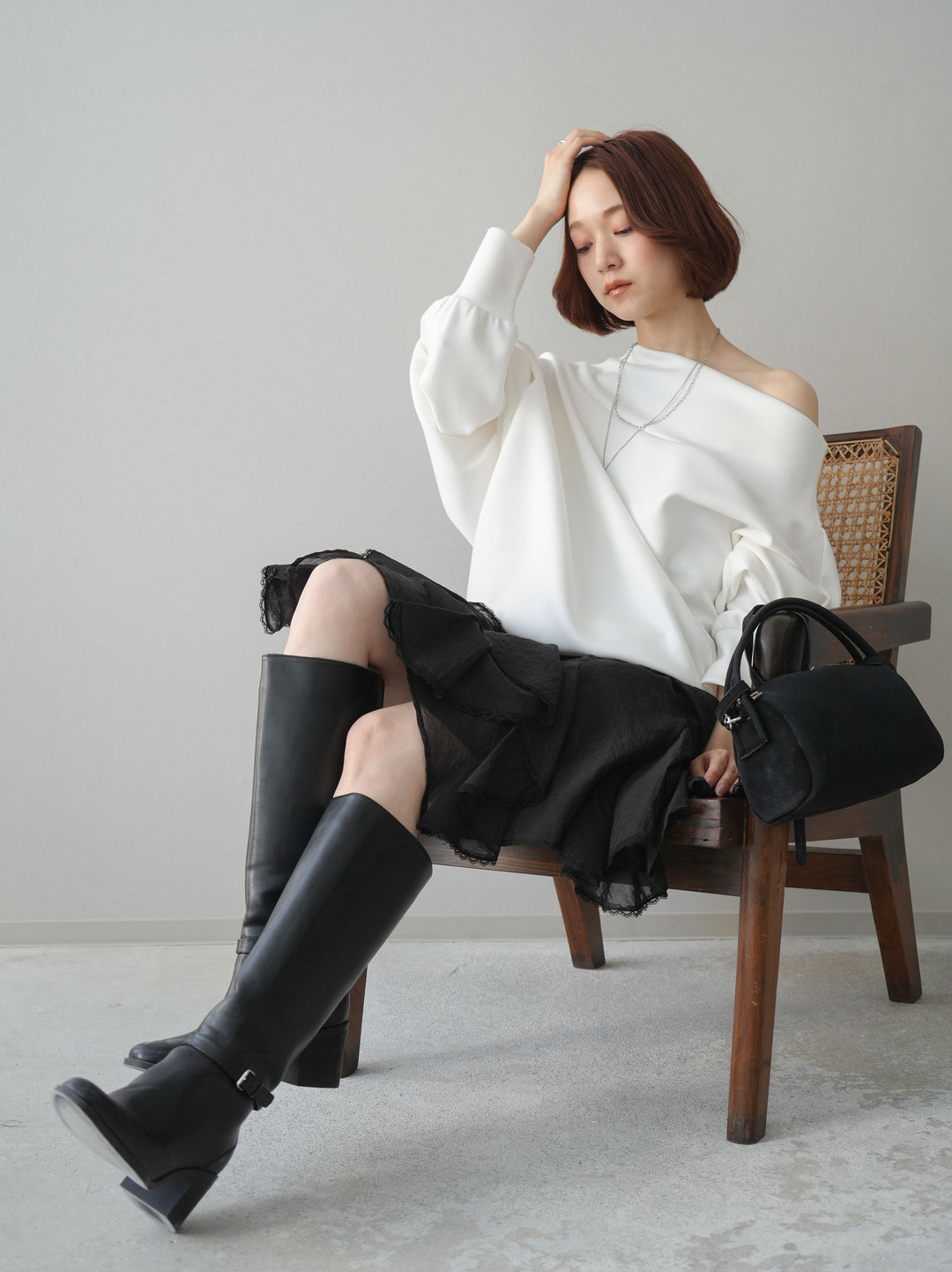 [SET]アシンメトリーオフショルポンチプルオーバー+ラッフルレースミニスカート(2set)