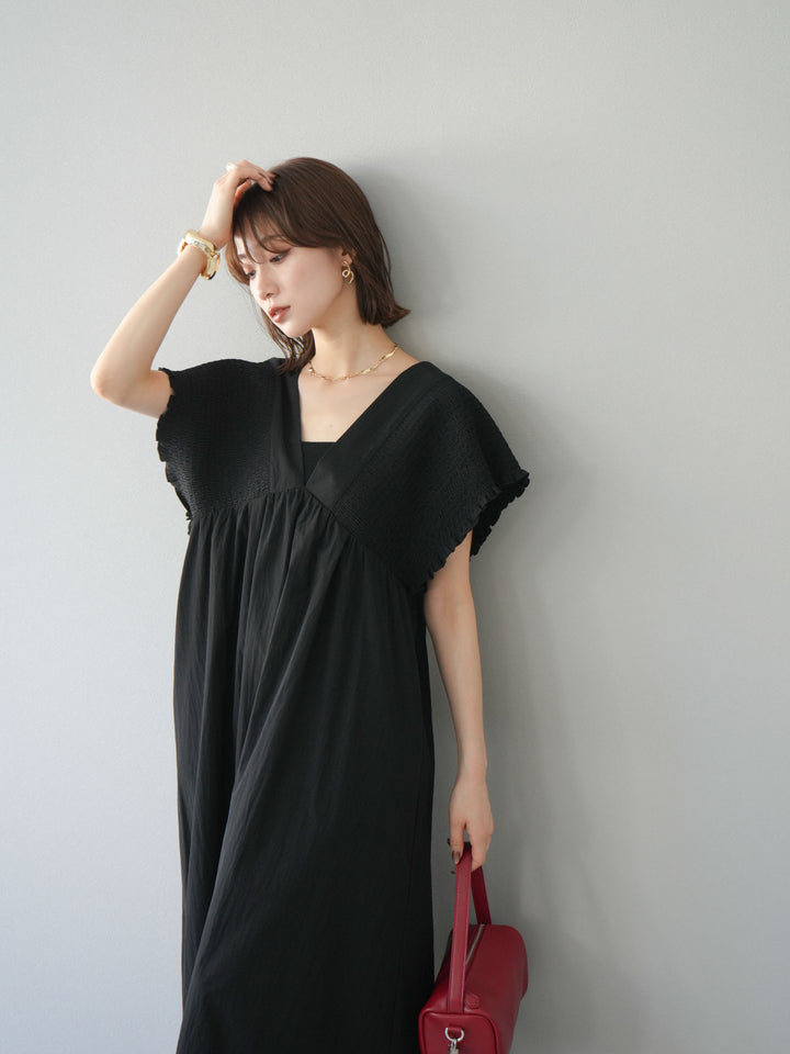 [予約]シャーリングVネックワンピース/ブラック