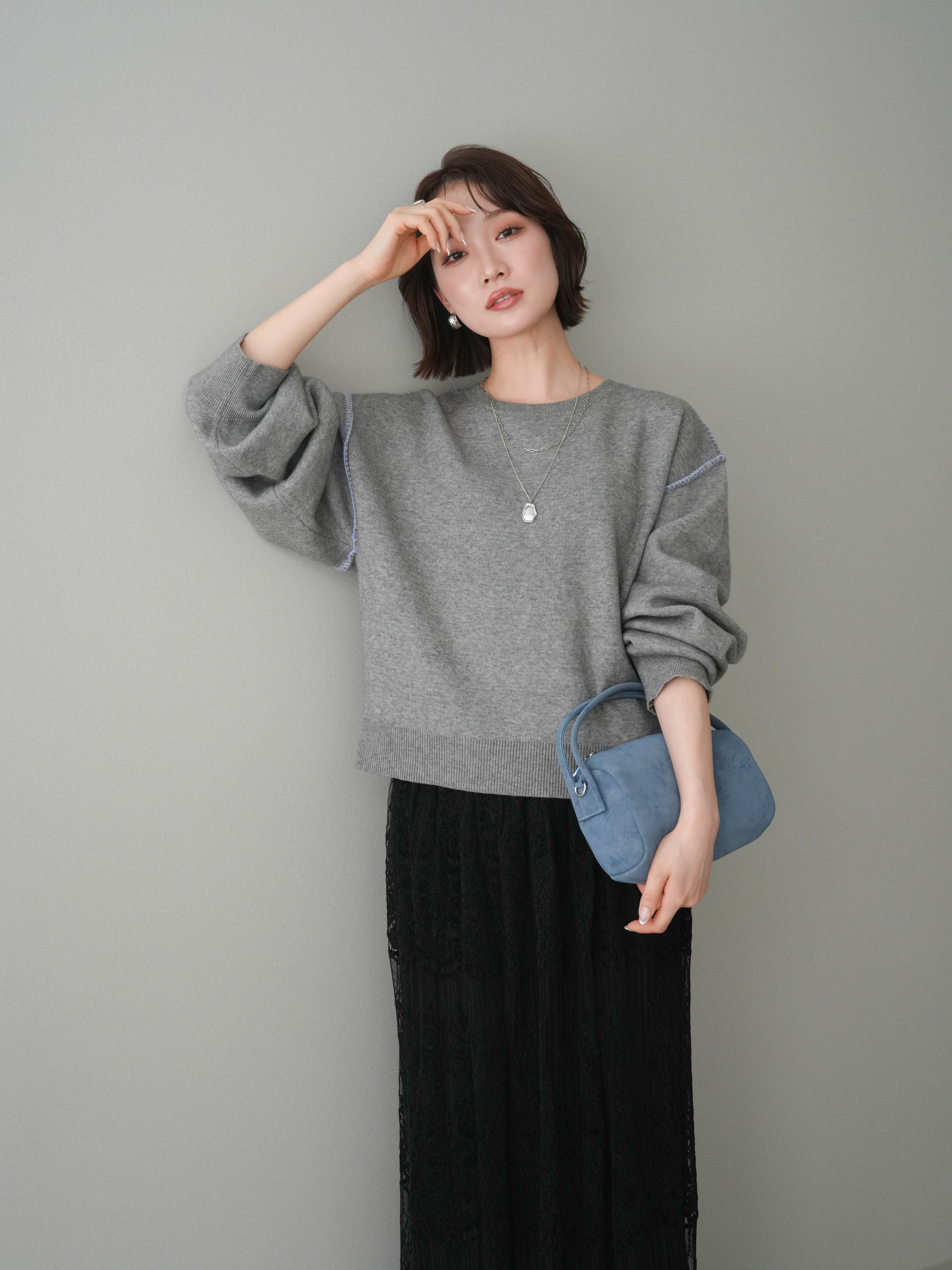 予約]バックロゴ刺繍配色ステッチニットプルオーバー/gray – Lumier