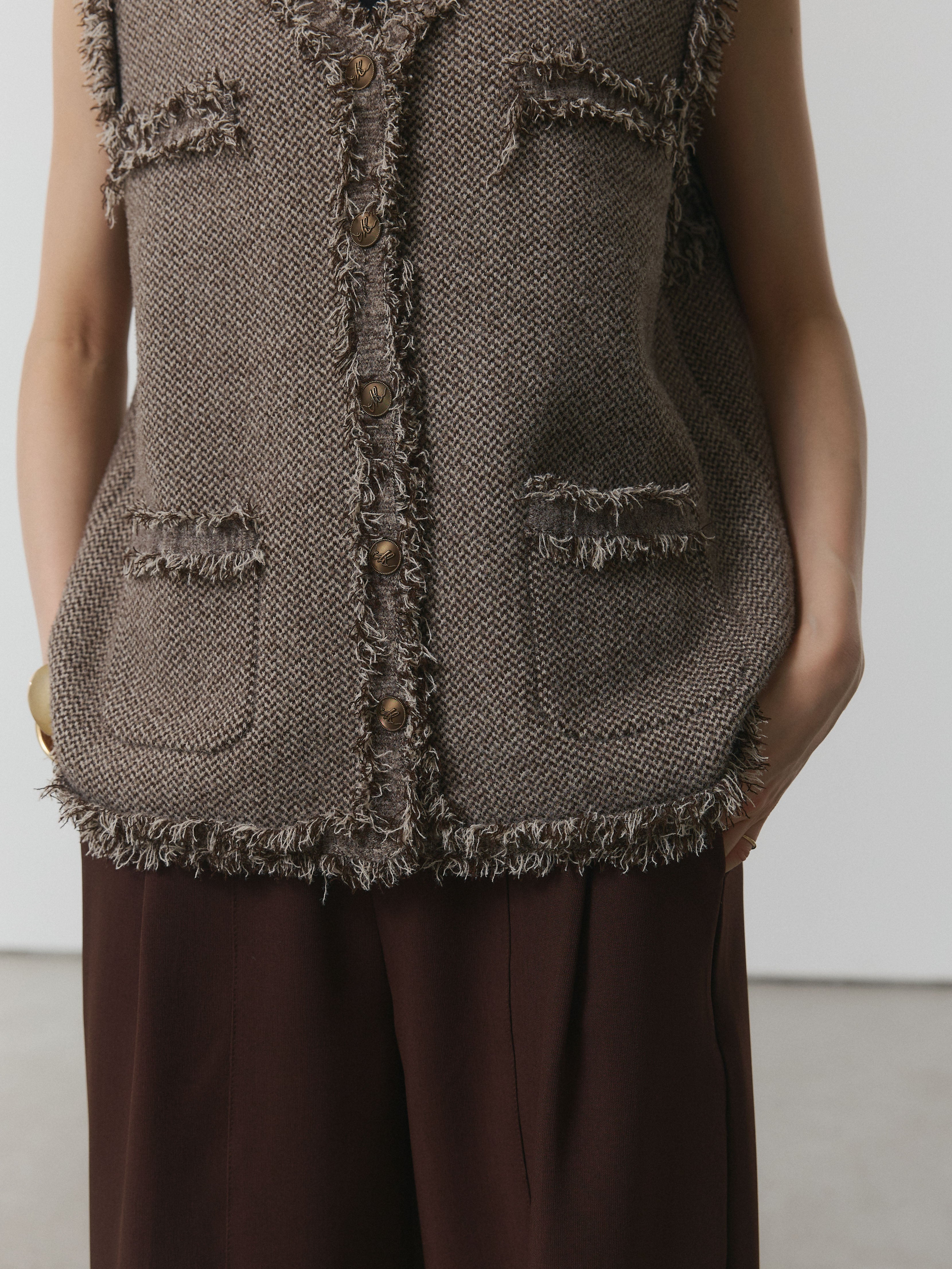 予約]アンティークボタンツイードフリンジニットベスト/ブラウン – Lumier